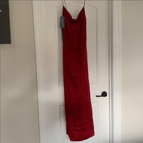 BRAND NEW NO FLAWS RED KIRIN SATIN DRESS - Picture 4 of 5